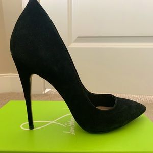 EUC - Suede black pumps